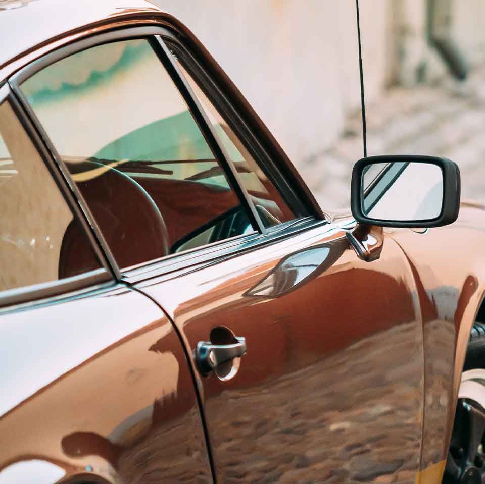 Door and wing mirror of a classic Porsche 911