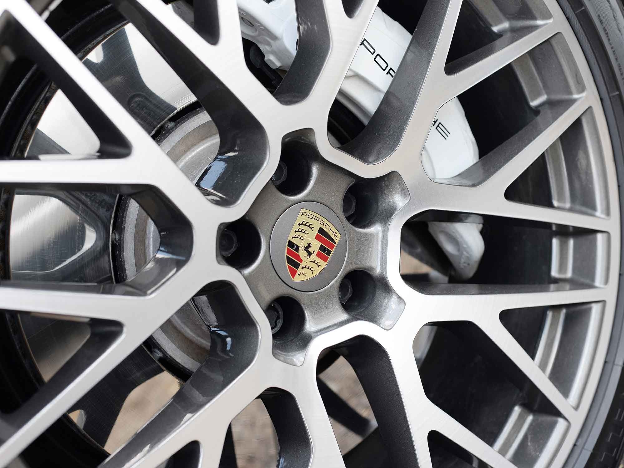 Porsche alloy wheel with crest centre cap