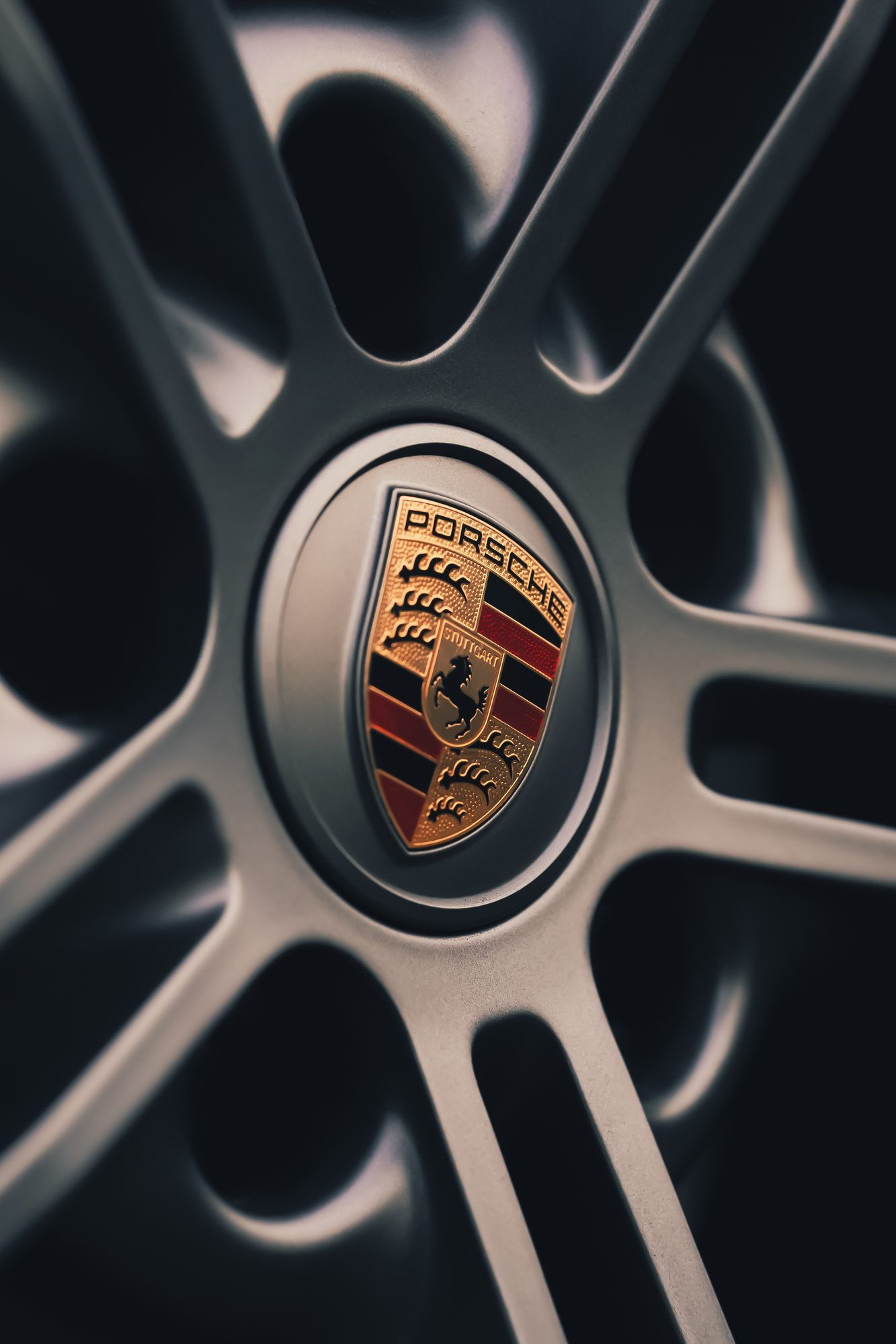 Porsche crest on an alloy wheel centre