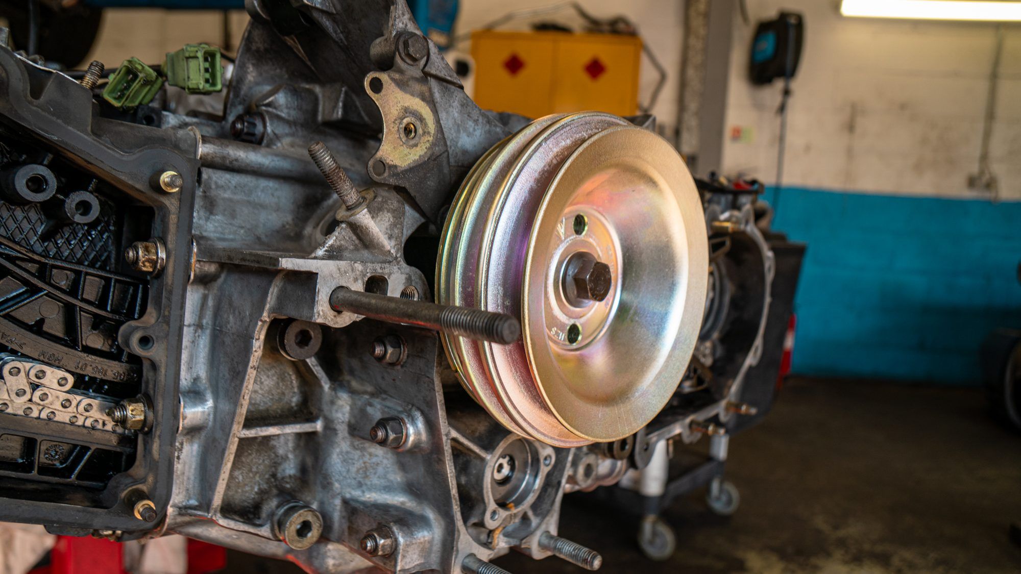 Porsche engine with its pulley on an engine stand