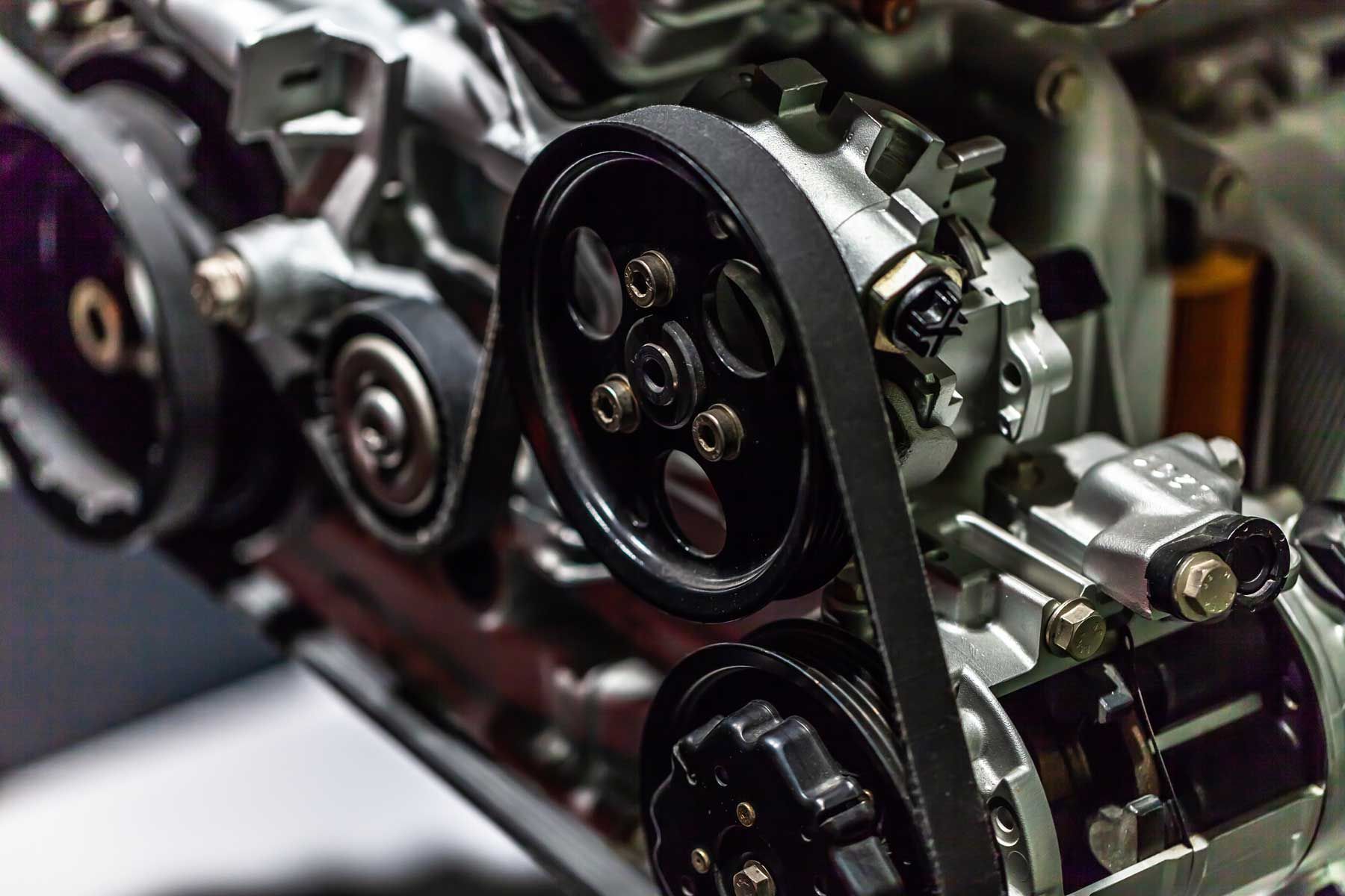 Porsche engine pulleys and drive belts