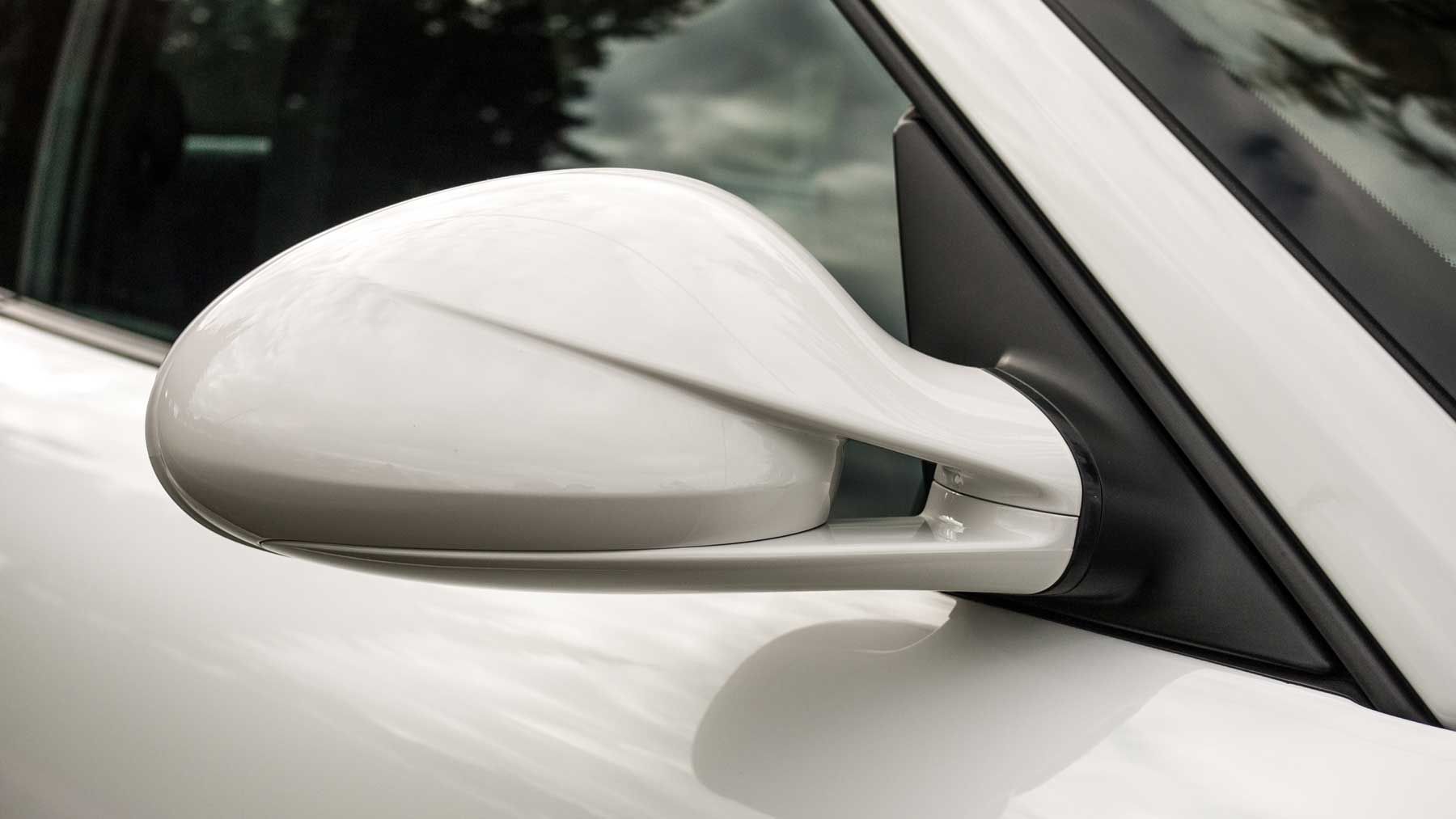 Wing mirror of a white Porsche 997